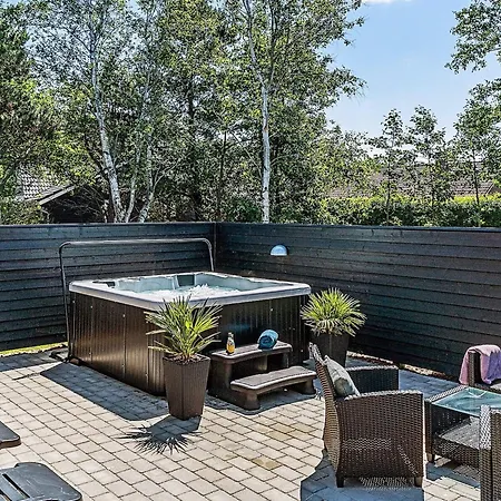 5 Star Holiday Home In Blavand Hébergement de vacances *